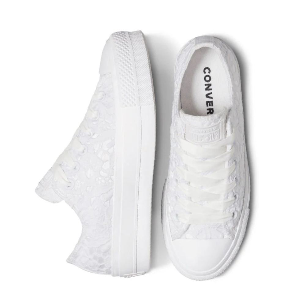 Converse Women's Lace-Textured White Sneakers new with tag in the box - Picture 1 of 3